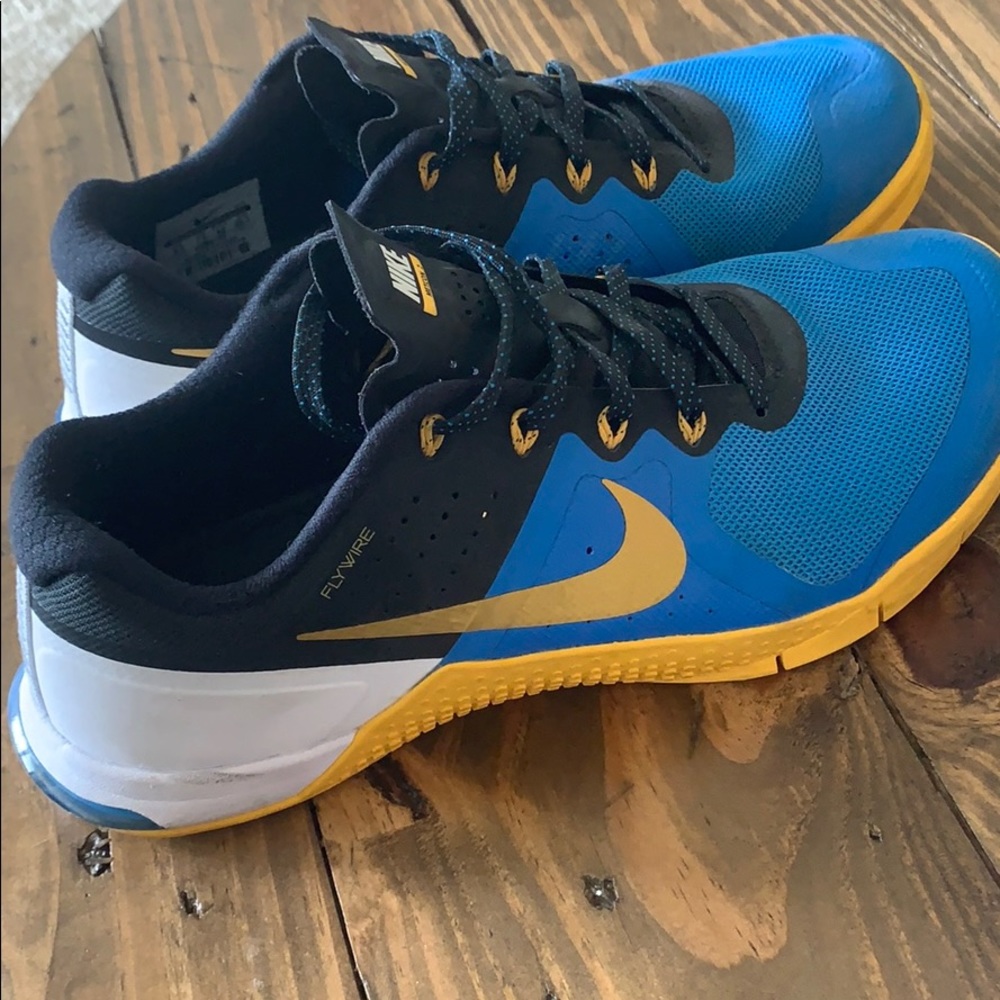 Bought too big. Worn few times